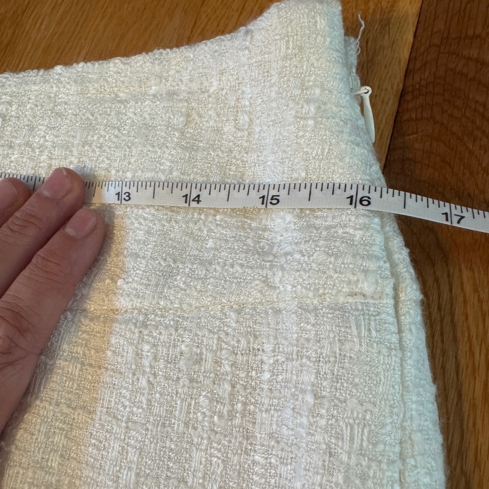 Banana republic - Elegant White Textured Skirt - Picture 3 of 11